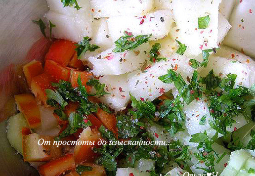 1. Этап. Овощной салат с дыней: Добавьте рубленную петрушку, посолите, поперчите, добавьте итальянские травы.