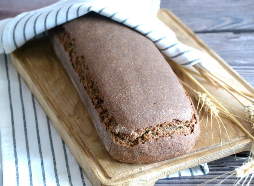 1. Этап. Бездрожжевой хлеб Стройный: Подавайте к столу полностью остывший хлеб, если хватит терпения не отрезать хрустящую корочку.