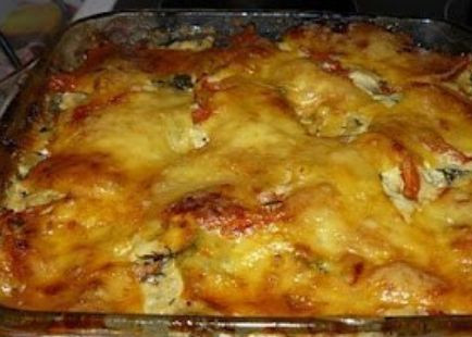 1. Этап. Обалденная картофельная запеканка с рыбкой: И отправьте запеканку в духовку на полчаса при 200 градусах. Готовое блюдо разделите на порции и подайте на стол.