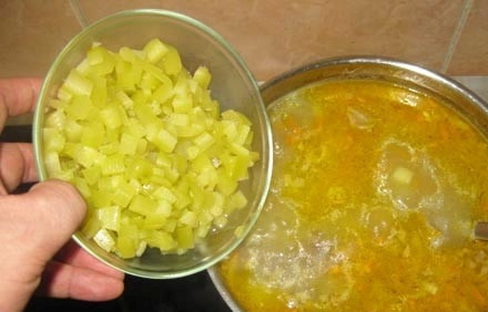 1. Этап. Рассольник классический: Добавить огурцы.