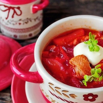 Борщ с курицей и свеклой