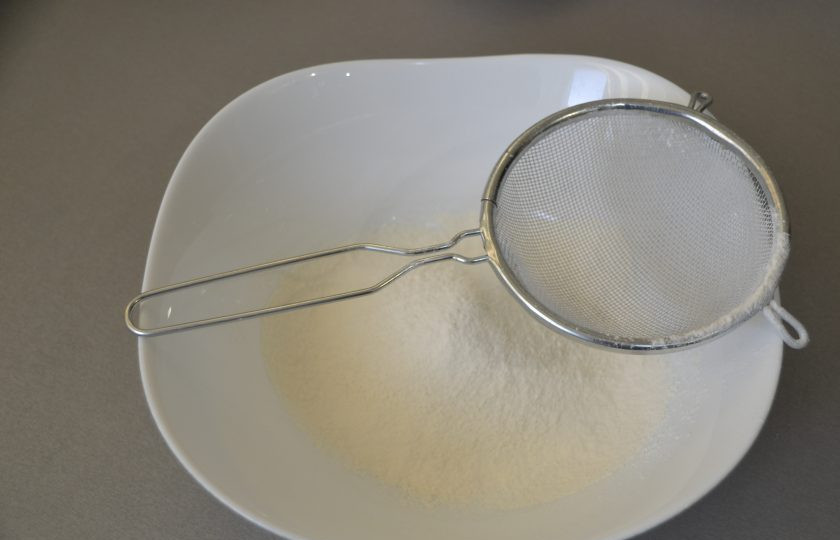 1. Этап. Хворост из жидкого теста: Просейте муку в миску.