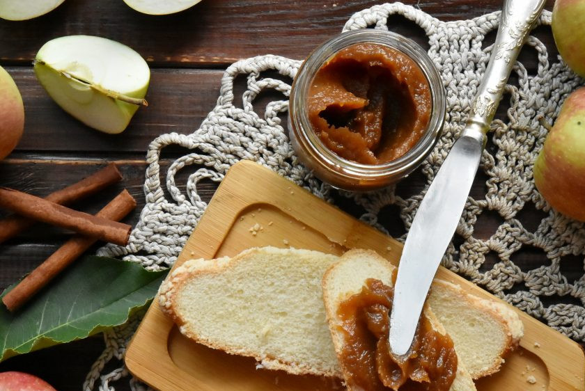 1. Этап. Яблочное масло со специями: Яблочное масло используют как намазку на хлеб, тосты, булочки или в качестве начинки.