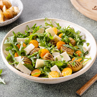 Салат с физалисом и руколой