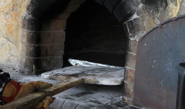 1. Этап. Баранина с артишоками: На Крите это выглядит следующим образом - там только домашние печи используют, но при большом желании можно попробовать приготовить блюдо и в кухонной духовке.