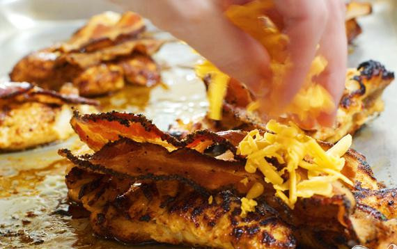 1. Этап. Чикен Ранч: Сверху посыпать тертым сыром.