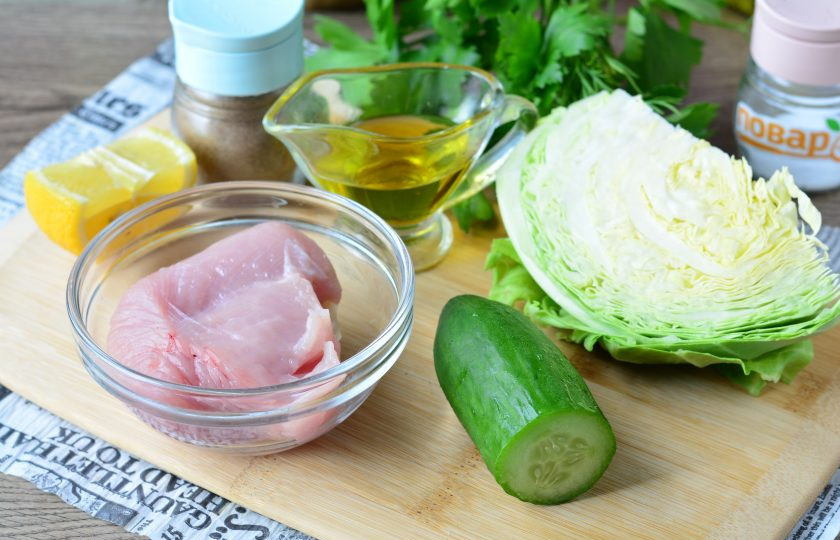 1. Этап. Салат с курицей и белокочанной капустой: Подготовьте все ингредиенты.