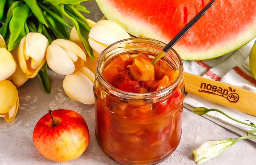 1. Этап. Варенье из арбуза и яблок: При необходимости откройте банку и подайте варенье к столу на завтрак или в полдник.