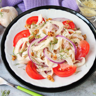 Салат с кальмарами и фенхелем