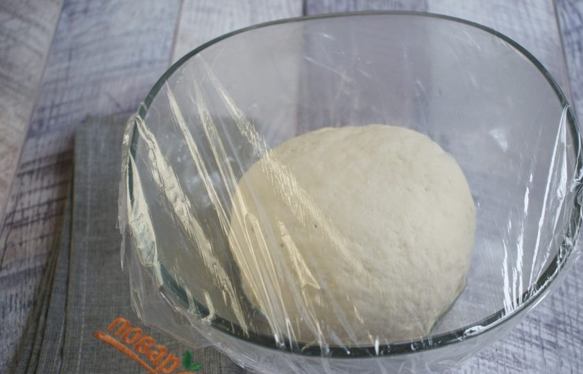 1. Этап. Индийский Наан: 2. В миске соедините муку, соль, сухие дрожжи, сахар, перемешайте. Влейте йогурт, теплую воду и замесите гладкое тесто, не прилипающее к рукам. Вымешивайте в течение 5 минут. Затем тесто округлите, поместите в миску, смазанную маслом, накройте пищевой пленкой, поставьте в теплое место на 1 час.