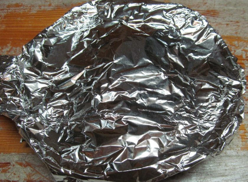 1. Этап. Тушеная курица с оливками и фасолью: Накройте фольгой и отправьте в духовку, разогретую до 200 градусов на минут 40.