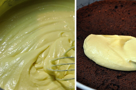 1. Этап. Шоколадный торт с заварным кремом: Первый этап сборки торта: коржи остыли, их мы разрезали, всего получилось 4 штуки. Крем остыл и успел охладиться. Соберите торт, промазывая каждый корж кремом. Последний не промазывайте. Оставьте примерно 3 ст.л. крема заварного для украшения. Советую укутать торт в пленку пищевую и отправить на пропитку в холодильник на 6 часов (можно на ночь).