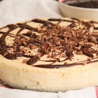 1. Этап. Творожник со взбитыми сливками и ванилью: Готовый творожник остужаем, украшаем и подаем. Приятного аппетита!