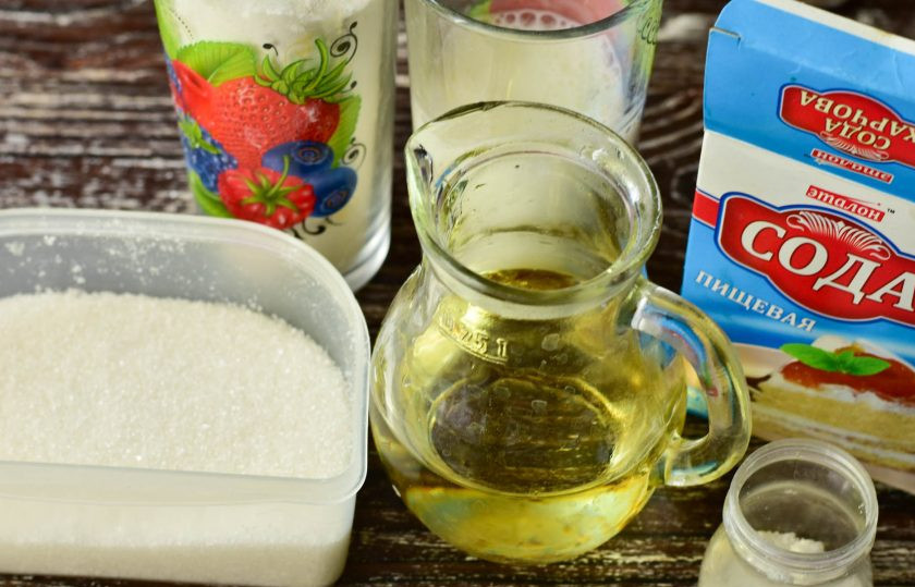 1. Этап. Хлеб на сковороде без дрожжей: Подготовьте ингредиенты.