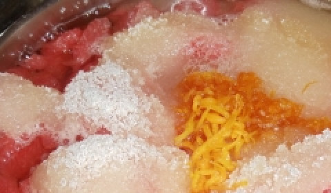 1. Этап. Варенье из грейпфрута: К грейпфруту добавьте цедру, сахар. Доведите до кипения.