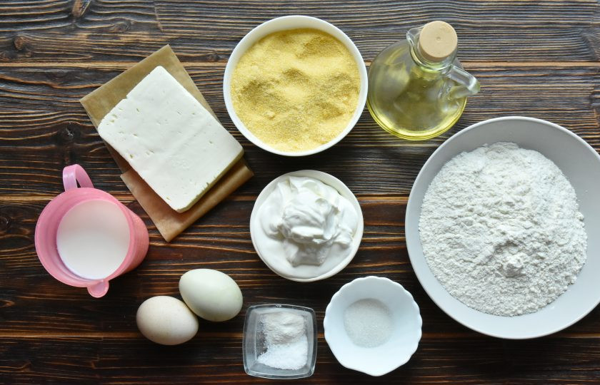 1. Этап. Проя: Подготовьте продукты для приготовления сербского кукурузного хлеба 