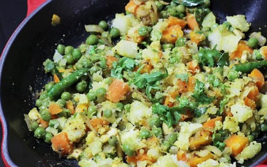 1. Этап. Овощные шарики в кляре: 5. Немного разомните.