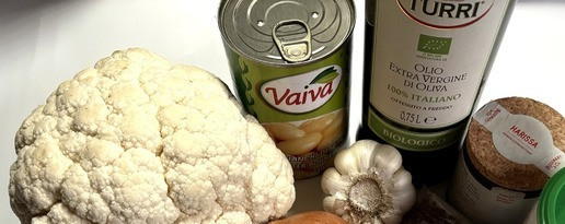 1. Этап. Суп-пюре из цветной капусты: Приготовить ингредиенты. Включить духовку для разогрева до 200 градусов.