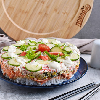 Крабовый салат с рисом и кукурузой