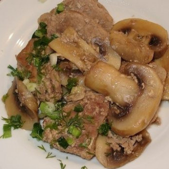 Грибы со свининой в мультиварке