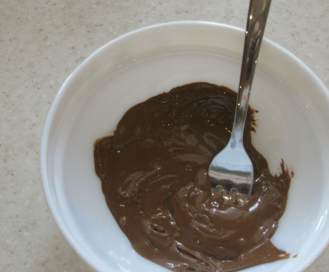 1. Этап. Блинчики с шоколадом и бананом: Шоколад растопите на водяной бане.