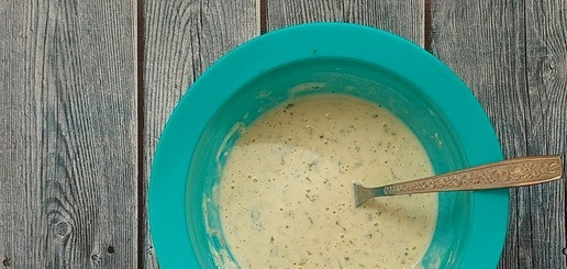 1. Этап. Закусочные маффины с фаршем индейки: Добавить молоко и перемешать.