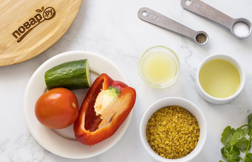 1. Этап. Салат с булгуром и овощами: Подготовьте все ингредиенты.