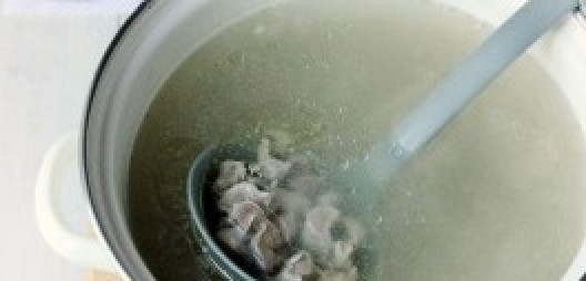 1. Этап. Суп из куриных желудков: Бульон солим по вкусу.