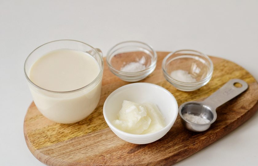 1. Этап. Соевая сметана в домашних условиях: Подготовьте все ингредиенты.