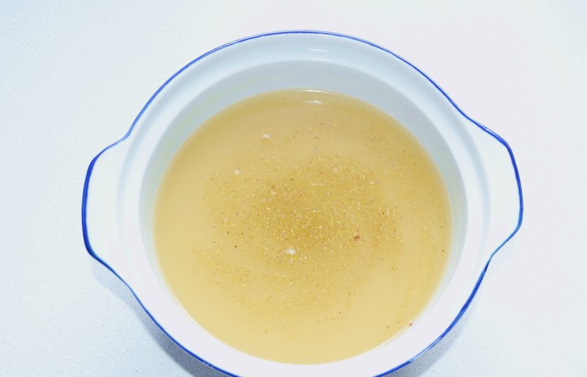 1. Этап. Щипс: Добавьте соль и специи.