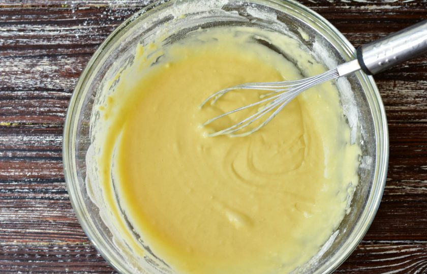 1. Этап. Норвежские вафли: Снова хорошо перемешайте тесто. Оно должно быть однородным по консистенции и без комочков.