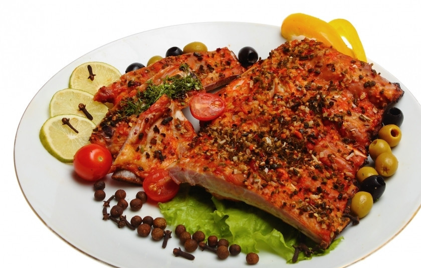 1. Этап. Говяжьи ребрышки в мультиварке: 7. Готовые ребрышки подаем к столу со свежими овощами и зеленью. Приятного аппетита!