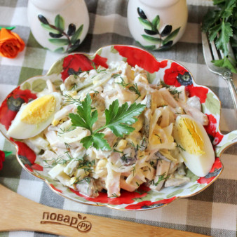 Салат с ветчиной и маринованными грибами