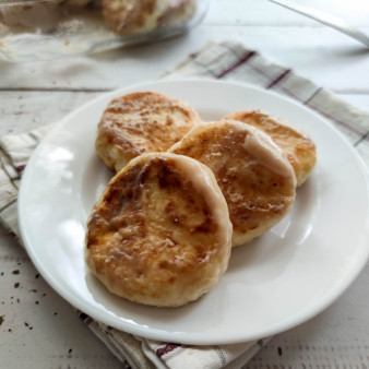 Сырники в сладком сметанном соусе