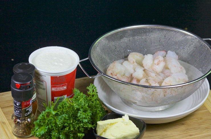 1. Этап. Креветки под соусом: 1. Вот такой набор необходимых ингредиентов для приготовления креветок под соусом.