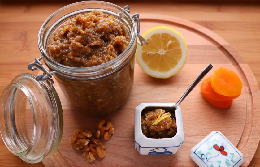 1. Этап. Курага с медом и орехами для иммунитета: Готовую смесь переложите в чистую сухую банку и храните ее в холодильнике. Принимайте по 1 чайной ложке 2-3 раза в день до еды. Приятного аппетита и будьте здоровы!