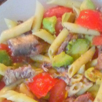 Салат с авокадо и анчоусами