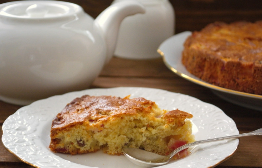 1. Этап. Яблочный пирог с изюмом: 11. Готовый пирог остудить и нарезать. Подать к столу.