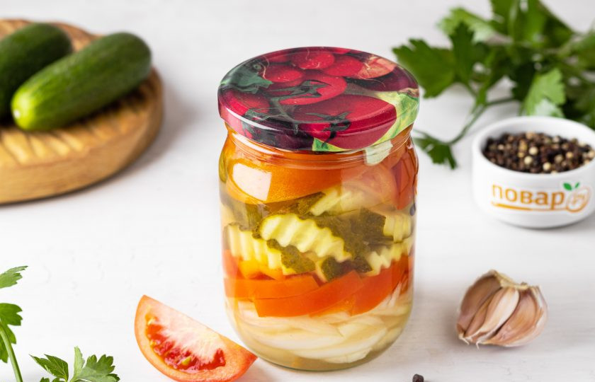 1. Этап. Салат на зиму с огурцами и помидорами: После заготовку можно убрать в прохладное темное место на хранение. Салат на зиму с огурцами и помидорами готов.