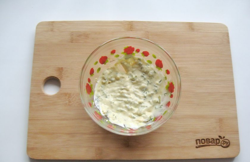 1. Этап. Рисовые шарики с рыбой: Перемешайте все ингредиенты соуса.