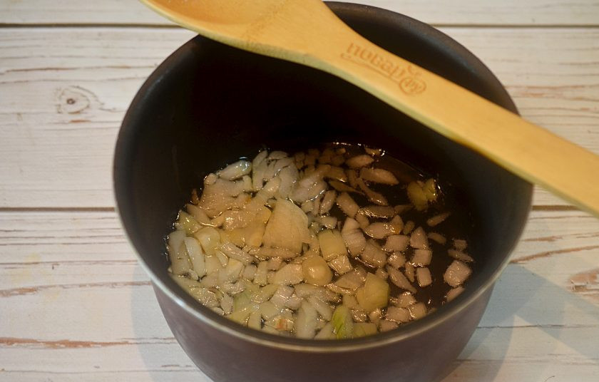 1. Этап. Говядина с чили: 3. Немного обжарьте с добавлением масла.