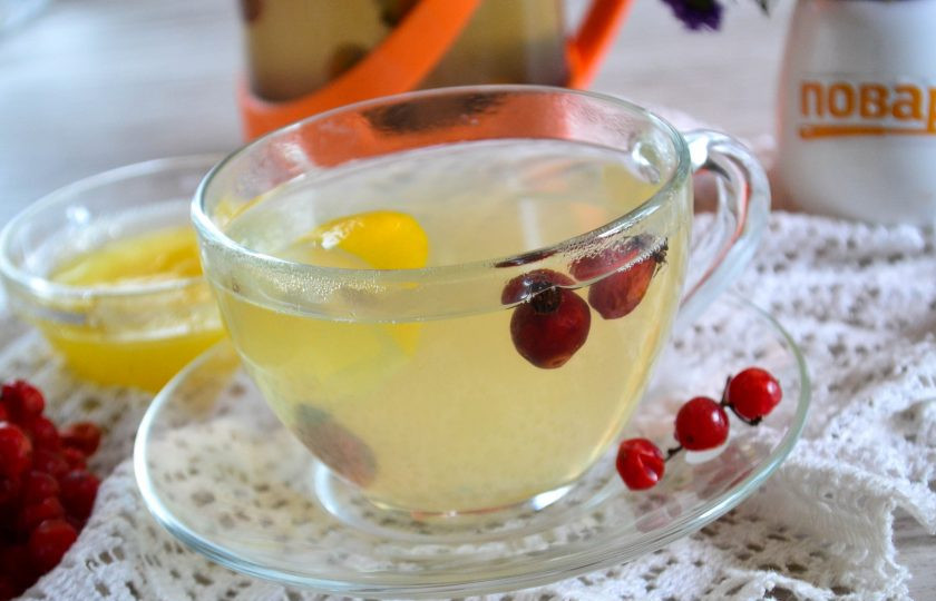 1. Этап. Чай из шиповника: Разлейте чай по чашкам. Приятного чаепития!