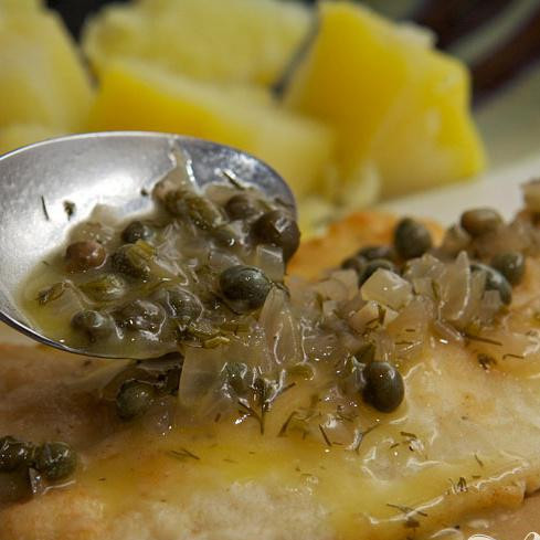 1. Этап. Соус для рыбы из вина, масла и каперсов: Подавать горячим. Приятного аппетита.