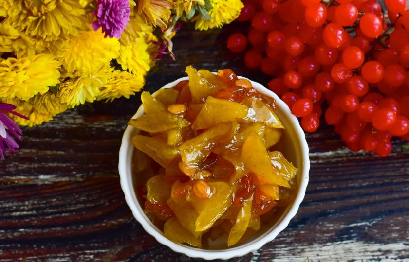 1. Этап. Варенье из яблок и калины: Густое, полезное и очень вкусное варенье из яблок и калины готово! Приятного аппетита!