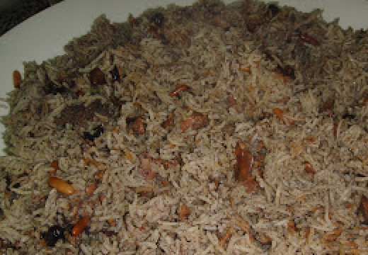 1. Этап. Плов с куриной печенью: Оставить на 20-30 минут, пока рис не приготовится.