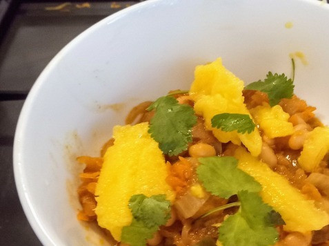 1. Этап. Чакалака: Подавать при комнатной температуре с кусочками манго и кинзой. Приятного аппетита.