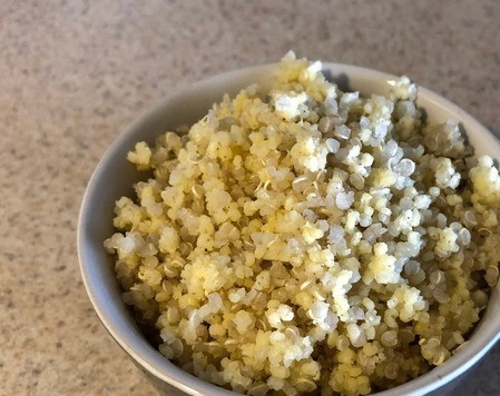 1. Этап. Комбинированный гарнир Пшено и киноа: Можно добавлять к любому салату, мясному или рыбному блюду. Также вкусно с молоком в виде каши. Приятного аппетита!