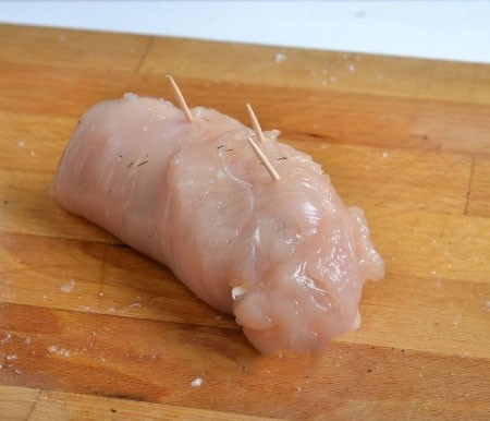 1. Stage. Ham Chicken Rolls: Roll up and pinch the edges with toothpicks.