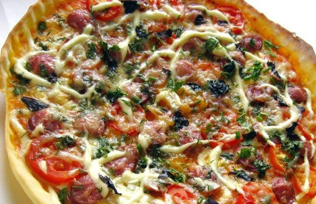 1. Этап. Пицца с копчёной колбаской: Выпекайте пиццу при 190 градусах в течение 20-30 минут (до готовности). Приятного аппетита!