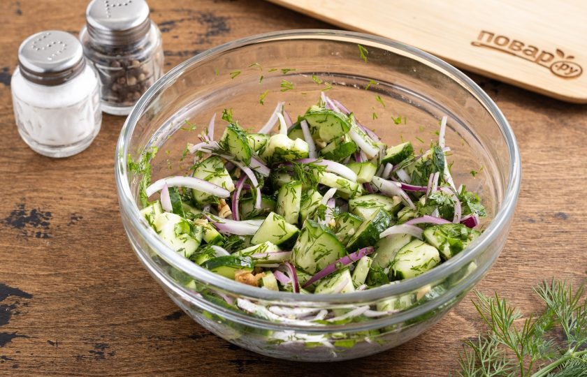 1. Этап. Салат по-грузински из огурцов и зелени: Все перемешайте и подавайте салат.